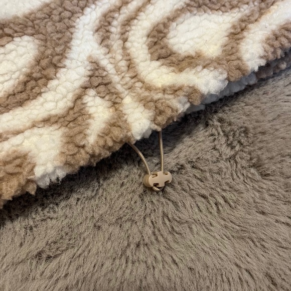 [HOST PICK✨] ARDENE Cozy Sherpa Swirl Latte Print Sweatshirt Women Size S - Picture 6 of 6